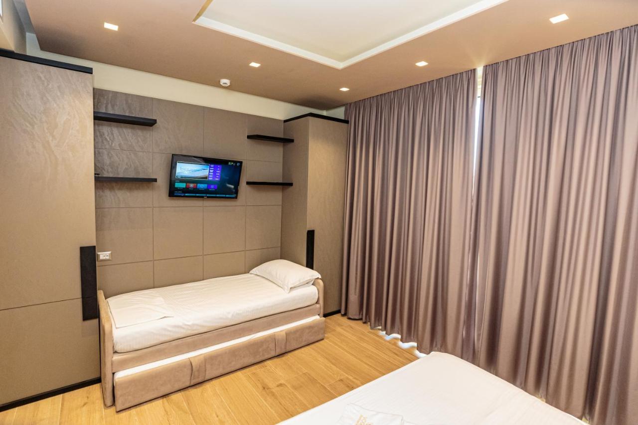 Vogue Boutique Hotel Vlore Bagian luar foto