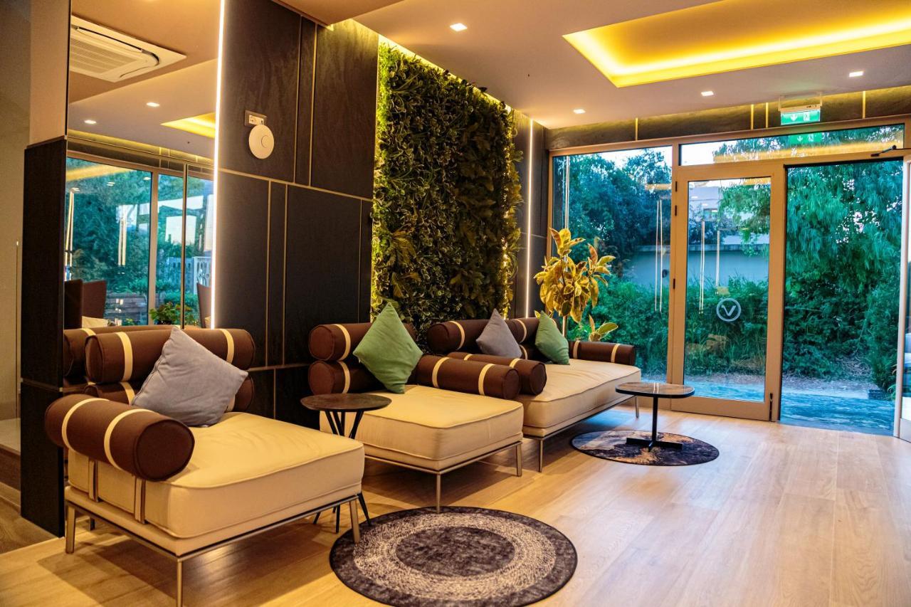 Vogue Boutique Hotel Vlore Bagian luar foto